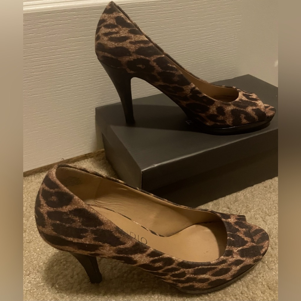 Must have!!!! Women’s size 7.5 leopard peek toe heels
